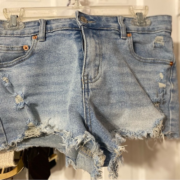 Trendy Distressed Denim Shorts - Picture 1 of 4